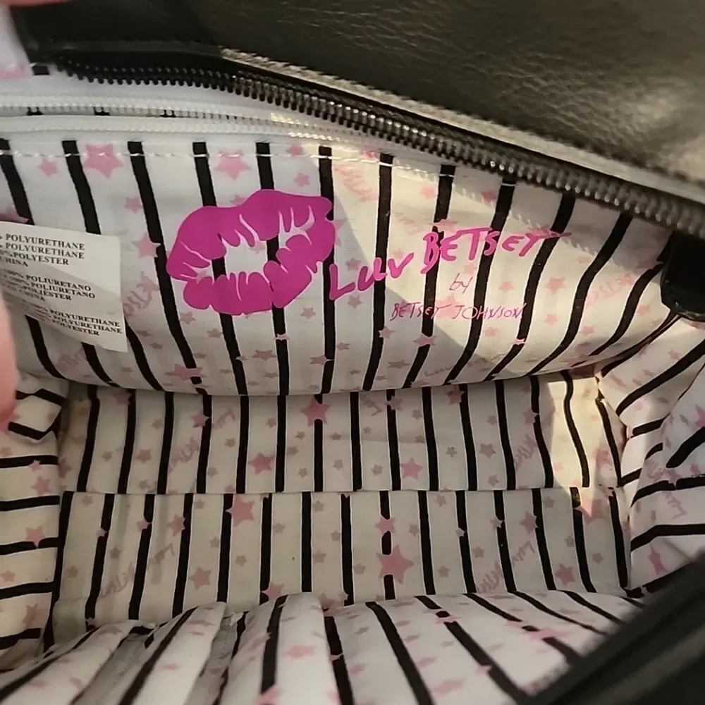 Betsey Johnson Pink handbag easter spring purse Flower Floral White Black LUV - Picture 9 of 9